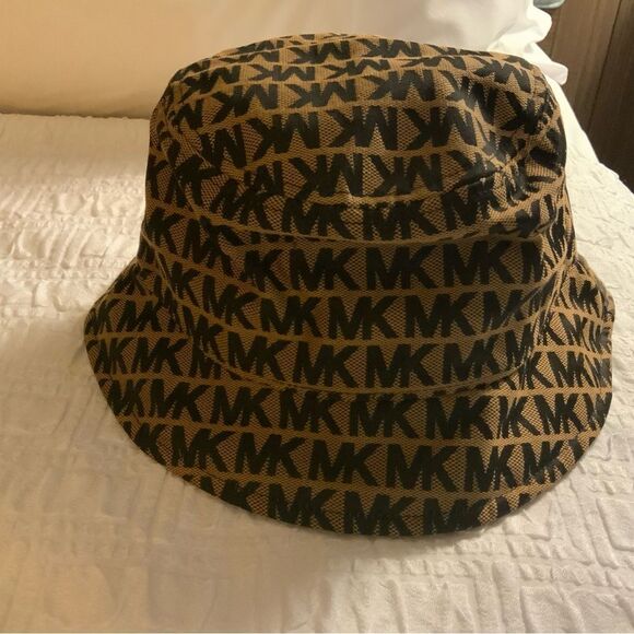 Michael kors bucket hat signature canvas NWOT main image 4